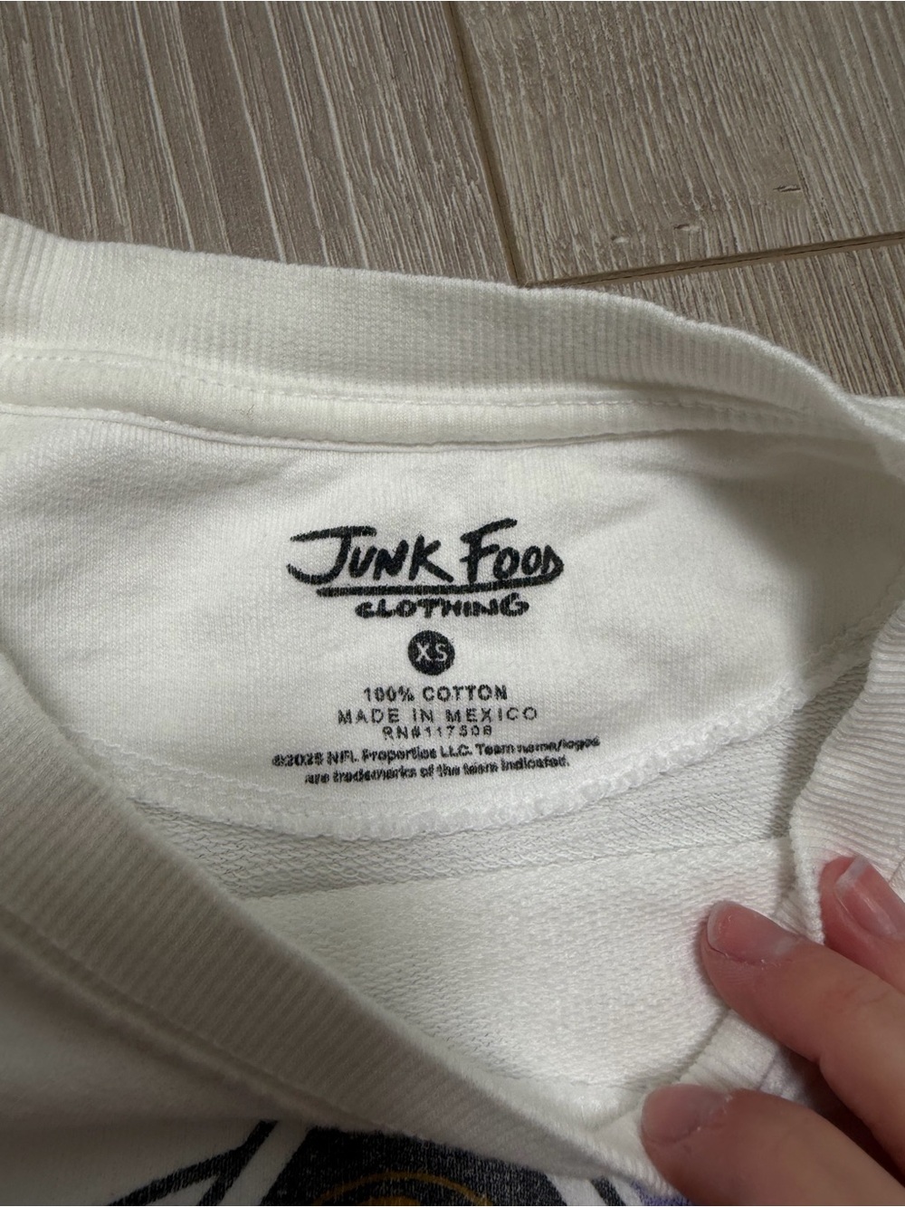Junk Food Women’s Baltimore Ravens Helmet Crop Retro Fleece Vintage White LS tee - Picture 5 of 6